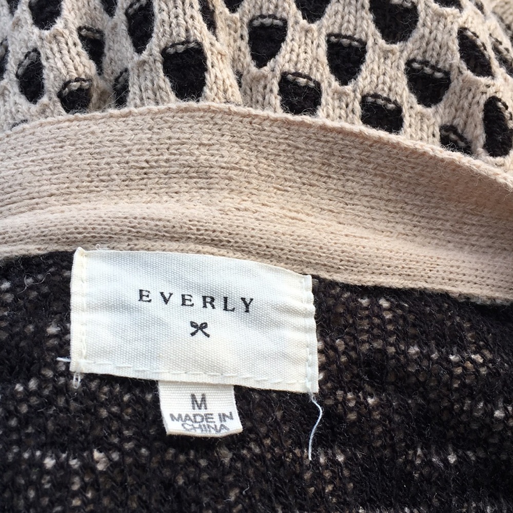 Everly Cardigan/sweater - Picture 7 of 8